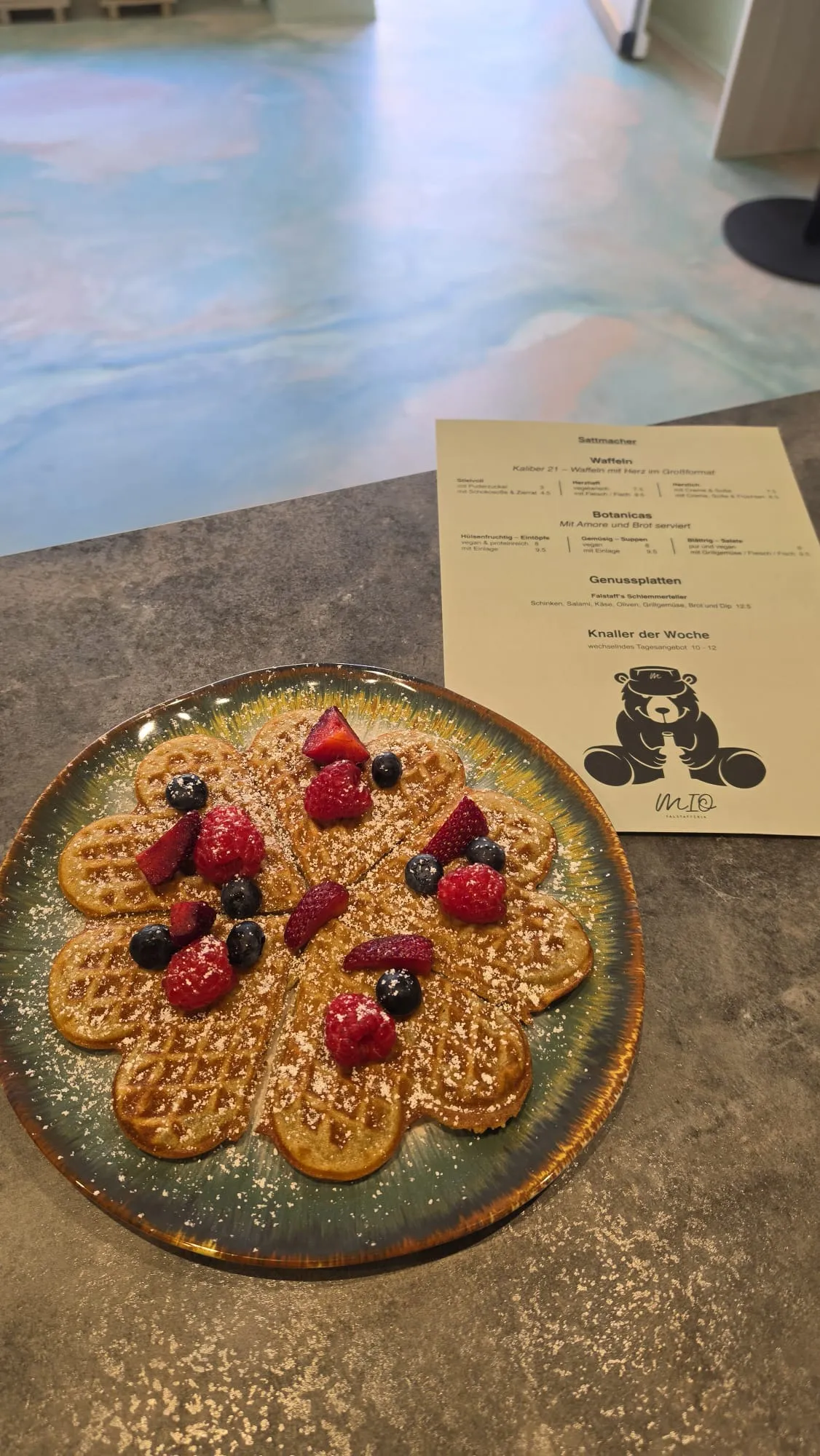 Süße Waffel mit Toppings